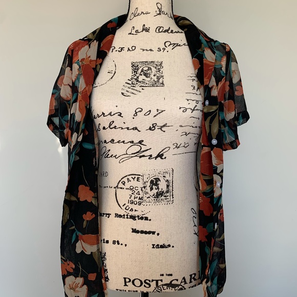 Button-Up Vacation Shirt - Picture 7 of 7